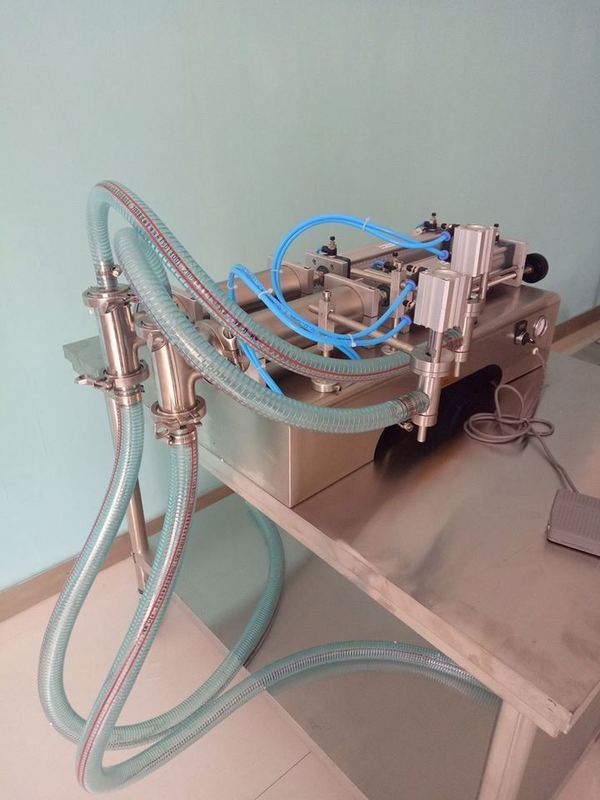 Çift Nozullu Pnömatik Sıvı Dolum Makinesi Şampuan, Yağ, Kimyasal Dolumu İçin G1WY-2Y-500