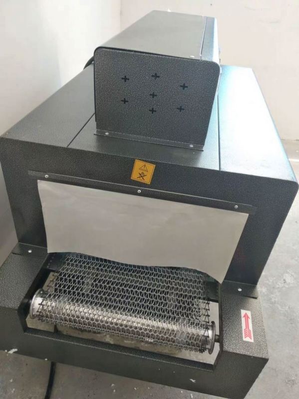 Sıcak Satış Küçük Plastik Film Sıcaklık Tüneli Şişe / Kutusu için Kemirme Paketleme Makinesi Kolay Çalıştırmak