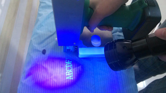 Yüksek verimlilikli mürekkep püskürtücü düz yataklı yazıcı, son kullanma tarihi kodlama makinesi El mürekkep püskürtücüsü AU-260